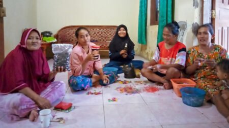 Peduli Lingkungan, Mahasiswa KKN UIN Walisongo Kenalkan Sabun Organik