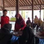 Mahasiswa UIN Walisongo Bantu Salurkan Dana BLT
