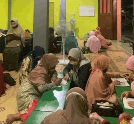 Di Tengah Pandemi, Mahasiswa KKN UIN Walisongo Ajak Masyarakat Wisata Religi