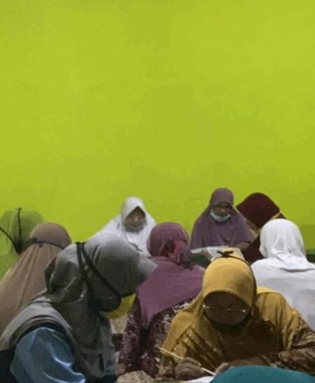 Di Tengah Pandemi, Mahasiswa KKN UIN Walisongo Ajak Masyarakat tetap Belajar Agama