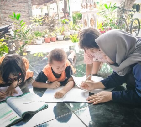 Mahasiswa KKN UIN Walisongo Adakan Bimbingan Belajar Gratis
