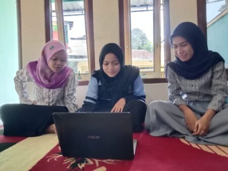 Menambah Penghasilan di Marketplace Menggunakan Smartphone