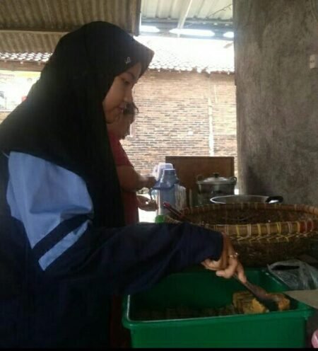Jalani KKN, Kelompok 86 Lakukan Pendampingan UMKM Tahu Bakso