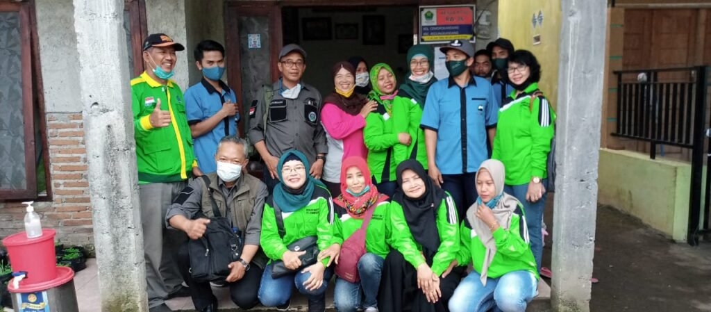 Cemorokandang Unjuk Gigi dalam Lomba Kelurahan Sehat Foto Team Lomba Kelurahan Sehat Cemorokandang, Kota Malang 17/11 (istimewa)