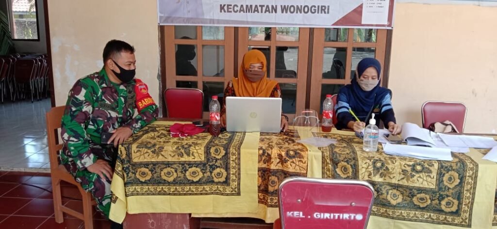 Mahasiswa KKN UIN Walisongo Andil dalam Penyaluran BSP APBD