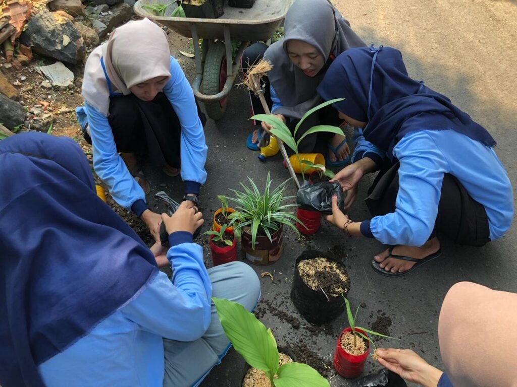 Pelestarian TOGA, Upaya Memotivasi Warga Perumahan