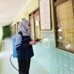 Mahasiswa KKN UIN Walisongo Adakan Penyemprotan Disinfektan