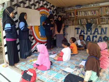Mahasiswa Hadirkan Alternatif Pembelajaran Berupa Taman Baca untuk Masyarakat