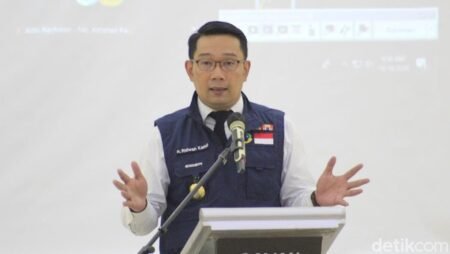 Ridwan Kamil Minta Wisatawan Tak ke Bandung Dulu