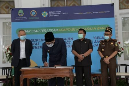 Ridwan Kamil Tanda Tangani Perjanjian Pinjaman Daerah 2021