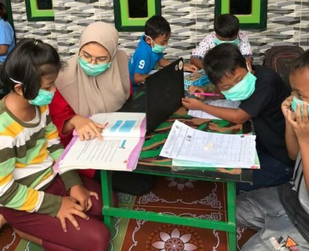 Mahasiswa Untag Melakukan Pendampingan Belajar dan Sosialisasi Kesehatan