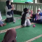 Tingkatkan kreatifitas Anak, Mahasiswa PMM UMM Latih Anak Buat Pompom