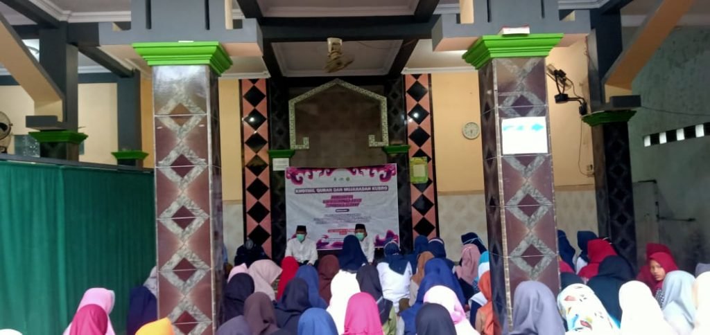 Bersama Santri, Mahasiswa KKN UIN Walisongo Ikuti Mujahadah Bersama