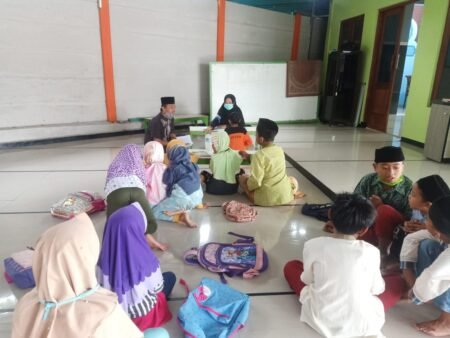 Mahasiswa KKN UIN Walisongo adakan Perlombaan di TPQ Baitul Makmur