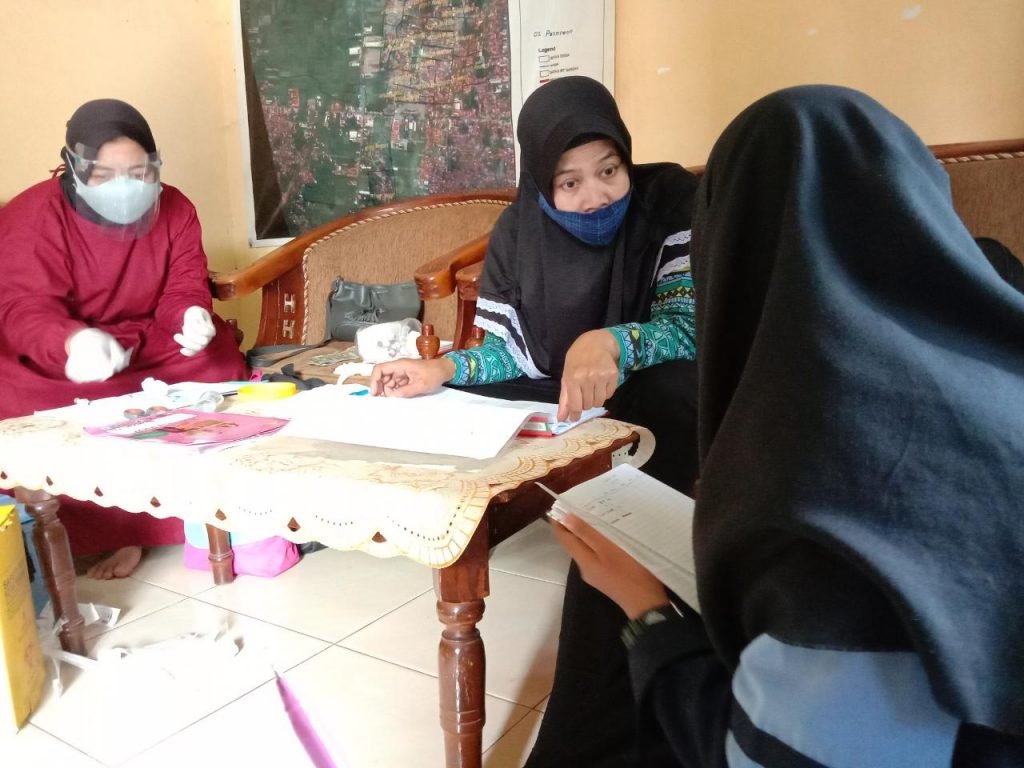 Mahasiswa KKN UIN Walisongo Bantu Kegiatan Posyandu di Pesarean