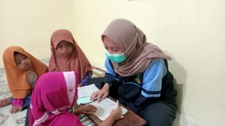 Pendampingan Belajar Mengaji untuk Meningkatkan Pengetahuan Keagamaan
