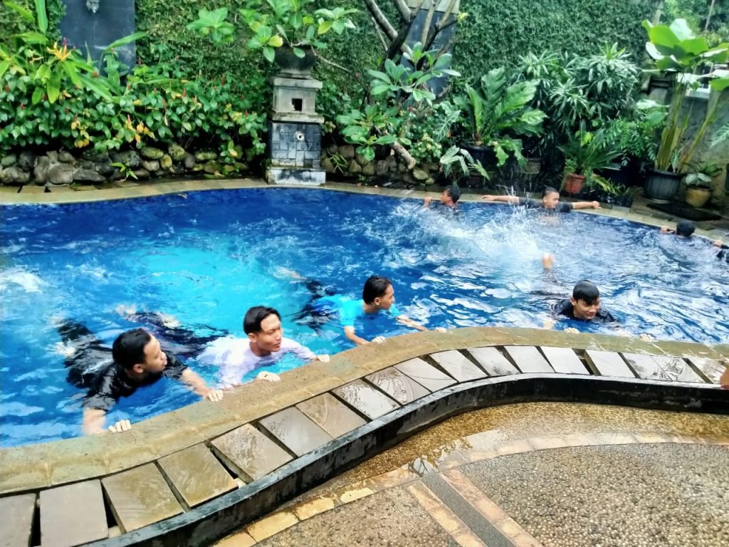 Obati Sendi Melalui Hidroterapi Hidroterapi yang diprogramkan mahasiswa KKN UIN Walisongo Semarang