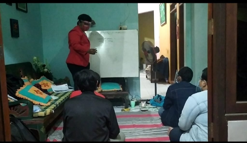 Mahasiswa KKN UNTAG Surabaya Lakukan Pendampingan Belajar