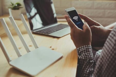 Peran Industri Telekomunikasi sebagai Penyedia Internet di Masa Pandemi Muhammad Hilmy Nurudin Abdul Hafidz, Program Studi Sistem Telekomunikasi 2020 Kelas B, Universitas Pendidikan Indonesia
