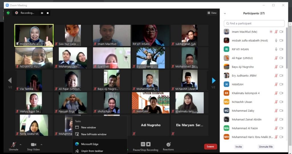 Langkah Jitu Kurangi Limbah Plastik dengan Ecobrick Mahasiswa KKN MIT DR UIN Walisongo Semarang kelompok 4 mengadakan webinar pelatihan membuat ecobrick