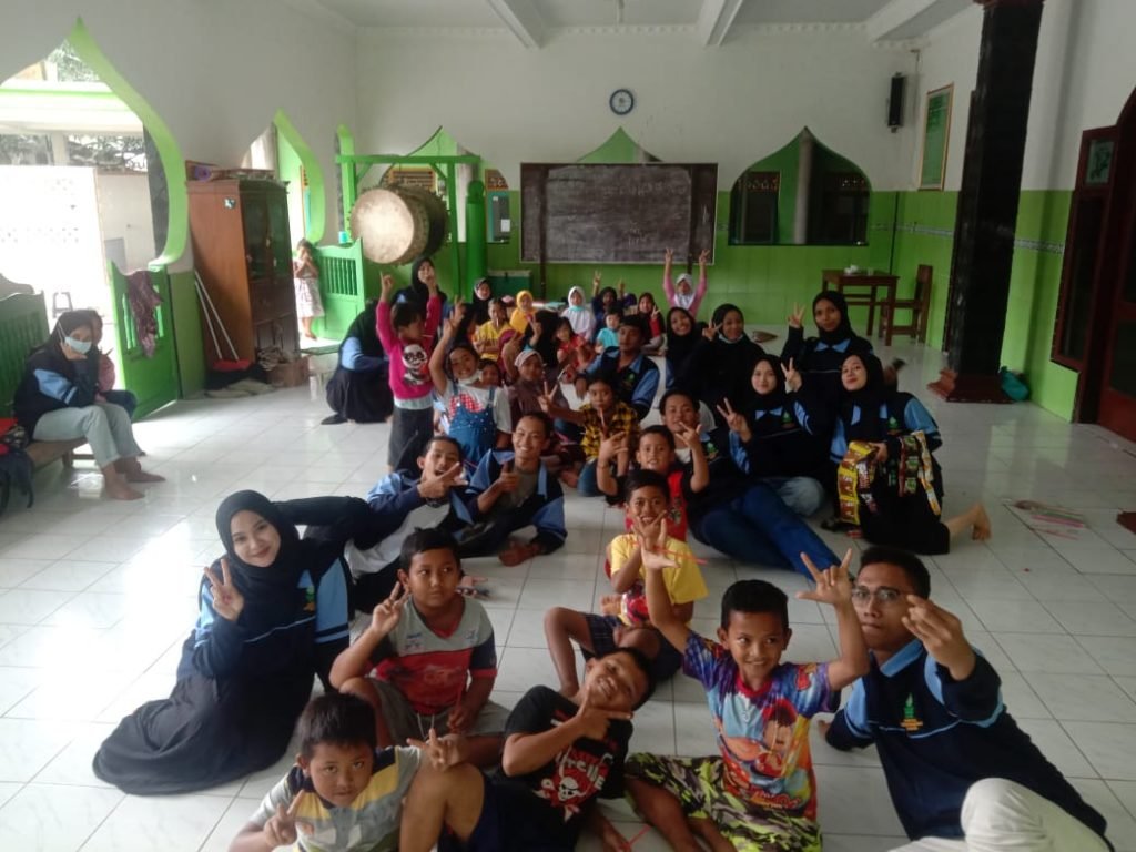 Latih Keberanian Anak melalui Berbagai Macam Lomba Usai pelaksanaan lomba yang dilaksanakan oleh mahasiswa Kkn Uin Walisongo