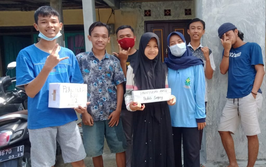 Gaet OKP, Mahasiswa KKN UIN Walisongo Galang Dana untuk Korban Banjir Galang dana yang dilakukan oleh mahasiswa UIN Walisongo bersama semlah OKP