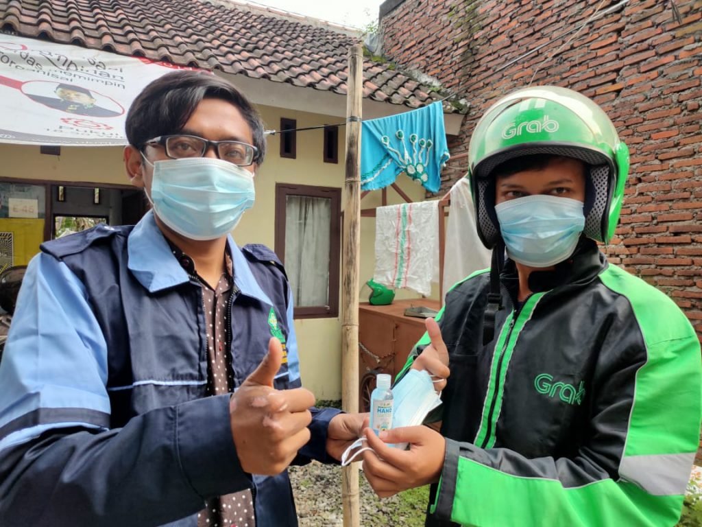 Masker dan Handsanitizer untuk Ojek Online Pembagian masker dan hand sanitizer untuk ojol