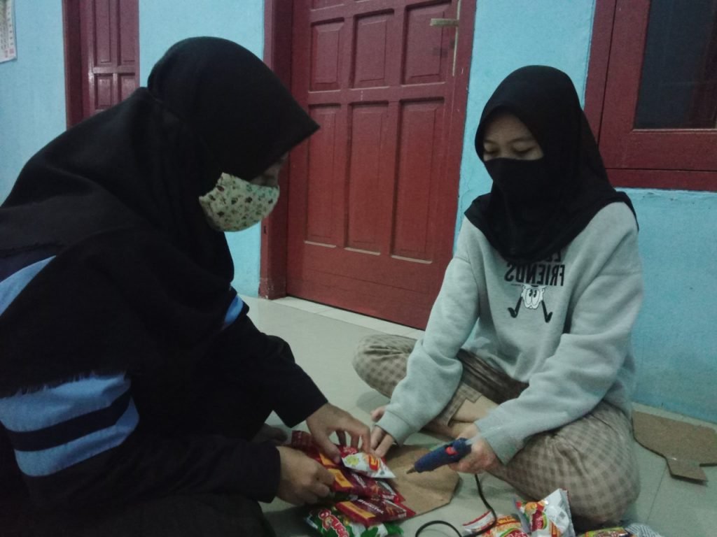 Mahasiswa KKN UIN Walisongo Adakan Pelatihan Kewirausahaan Pelatihan kewirausahaan