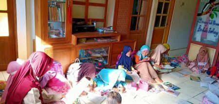 Potret KBM Luring di Tengah Pandemi KBM Luring di tengah pandemi