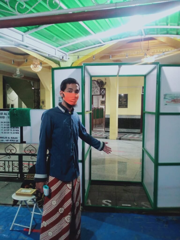 Protokol Kesehatan Ala Masjid Al-Ikhlas Puri Anjasmoro Semarang Potret protokol kesehatan ala Masjid Al-Ikhlas Puri Anjasmoro Semarang