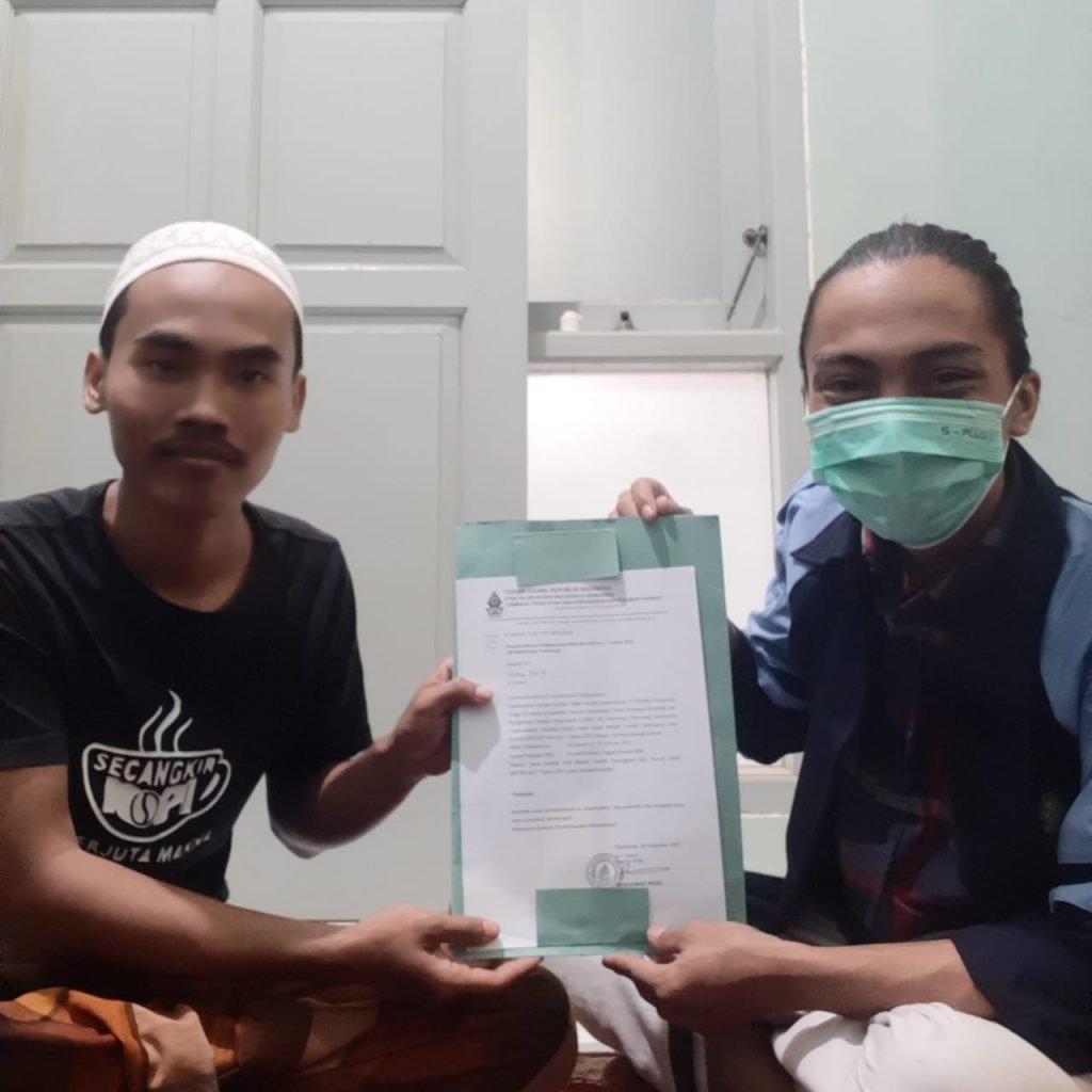 Potret Kuliah Kerja Nyata UIN Walisongo di Tengah Pandemi Agung Maulidina, mahasiswa KKN UIN Walisongo saat melakukan KKN MIT DR