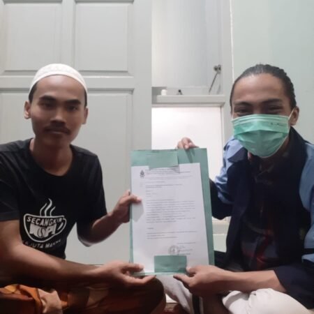 Potret Kuliah Kerja Nyata UIN Walisongo di Tengah Pandemi Agung Maulidina, mahasiswa KKN UIN Walisongo saat melakukan KKN MIT DR