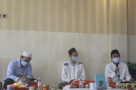 Mahad Aly Pesantren Nurul Jadid Bedah Pemikiran Kiai Afifuddin Muhajir Mahad Aly Pondok Pesantren Nurul Jadid mengadakan acara seminar nasional bedah pemikiran Kiai Afifuddin Muhajir