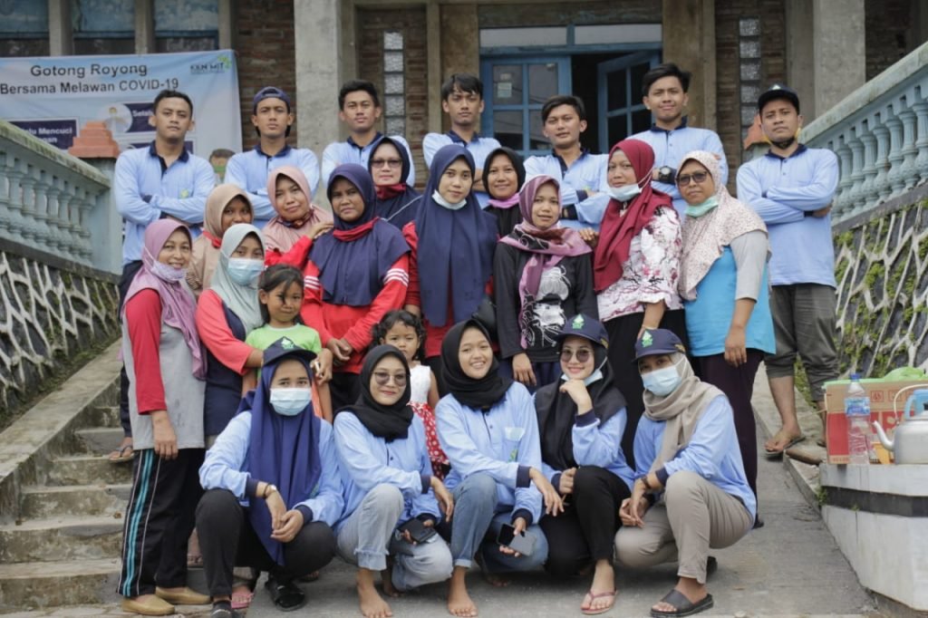 Kolaborasi Mahasiswa KKN Bersama Ibu PKK Mahasiswa KKN UIN Walisongo gotong royong Bersama Ibu-ibu PKK Desa Leban, Boja, Kendal