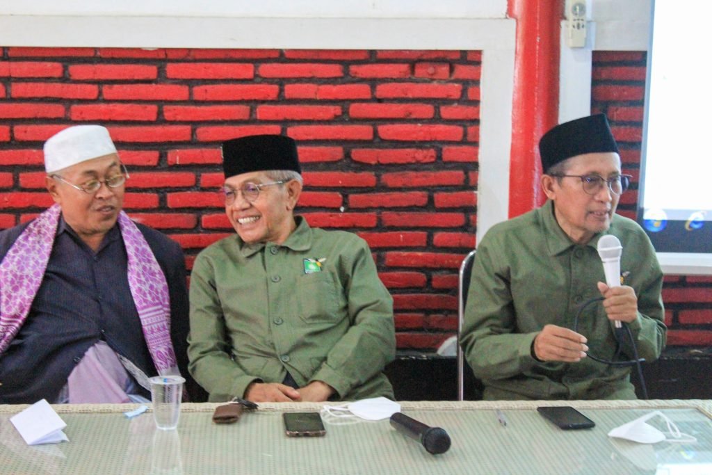 Dengar dan Serap Aspirasi, Reses H. Abdurachman Dibanjiri Ucapan Terimakasih dari Para Konstituen Deskripsi foto : KH. Mansur (Ketua Dewan Syuro DPC PKB Kota Malang), H. Fatchullah,SH (Ketua DPC PKB Kota Malang), H. Abdurrochman, SH (Wakil Ketua DPRD kota Malang).