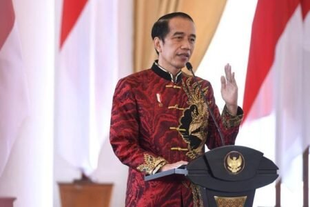 Jokowi Hapus Limbah Batu Bara dari Kategori Limbah Berbahaya Ilustrasi Presiden Joko Widodo saat menghapus limbah batu bara dari kategori limbah berbahaya