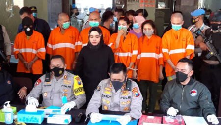 Kasus Narkoba, Kadis Ketahanan Pangan Kota Malang Ditangkap Polda Jatim Kadis Ketahanan Pangan Kota Malang saat ditangkap Polda Jatim