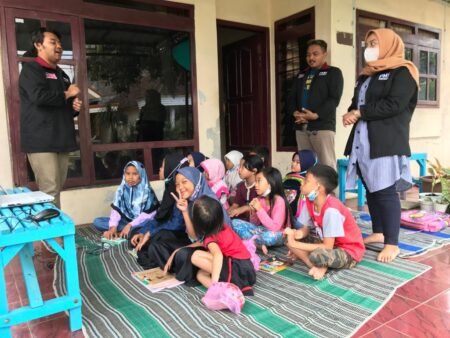 Tingkatkan Minat Belajar Siswa, Mahasiswa PMM UMM Programkan Pendampingan Belajar Proses pendampingan belajar yang dilakukan mahasiswa PMM UMM