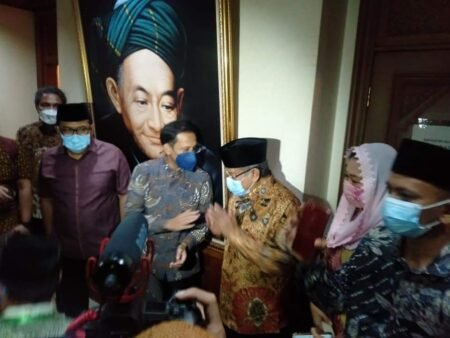 Temui PBNU, Mendikbud Meminta Maaf dan Segera Revisi Total Kamus Sejarah Nadiem Makarim saat menemui Ketua Umum PBNU KH Said Aqil Siroj