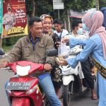 Duta Pemuda Kabupaten Malang Lintas Angkatan Bagikan Takjil Gratis