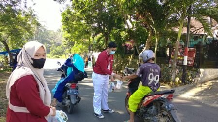 Potret Kepedulian SMP-SMA Jenderal Sudirman Kalipare di Bulan Ramadhan Aksi bakti sosial yang dilakukan siswa SMP-MSA Jenderal Sudirman Kalipare