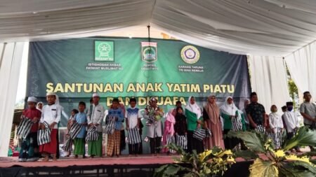 Fatayat dan Muslimat NU Ranting Argotirto Gelar Santunan Anak Yatim dan dhuafa Santunan Yatim Piatu yang diadakan Fatayat dan Muslimat NU Argotirto