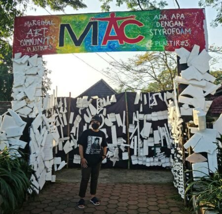 Marginal Art Community Ingatkan Bahaya Styrofoam Melalui Perform Art Perform art yang digelar MAC