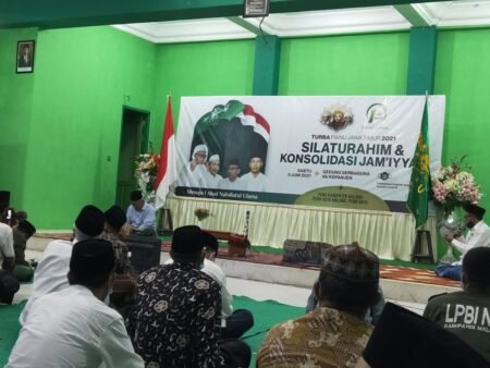 KH Marzuki Mustamar: Masjid dan Musholla Harus Pasang Plang NU Turba PWNU Jatim yang diikuti oleh jajaran pengurus PCNU Malang Raya