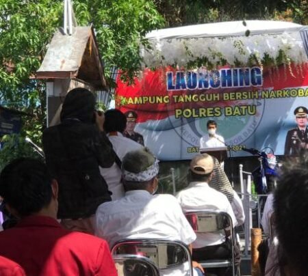 Mahasiswa PMM UMM Sulap Dusun Sekarputih Jadi Kampung Bebas Narkoba Acara launching Kampung Tangguh Bersih Narkoba