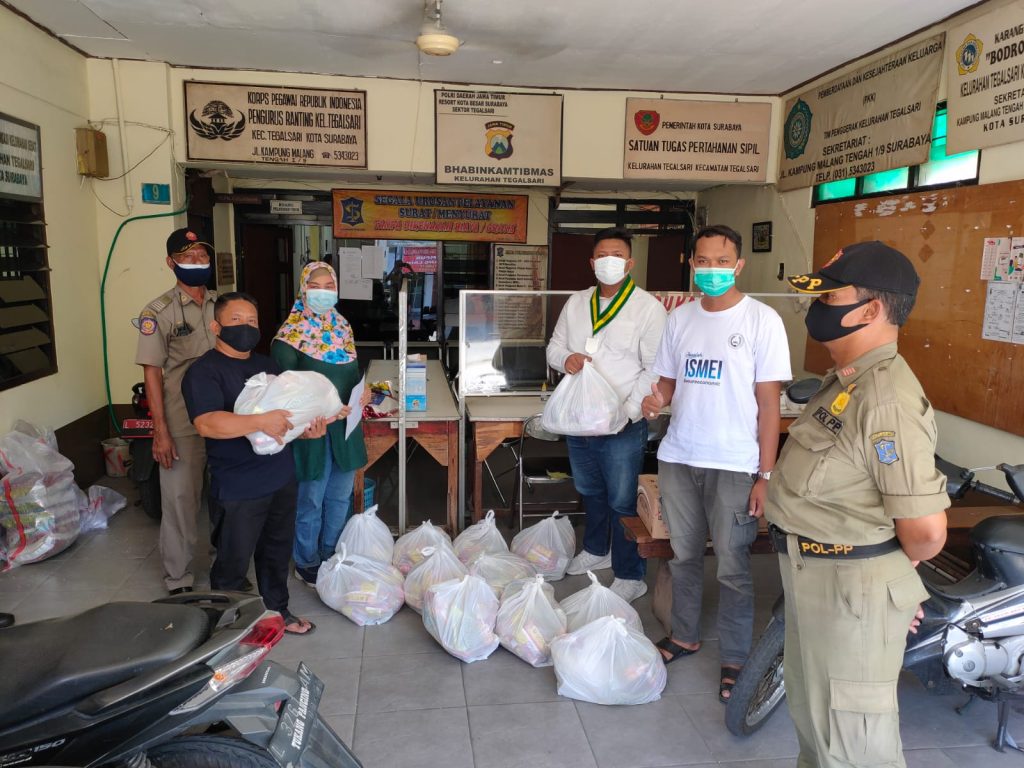 PMAS, SEMMI, ISMEI, dan APAS Surabaya Bagikan Ribuan Paket Sembako Pembagian sembako yang dilakukan oleh PMAS, SEMMI, ISMEI, dan APAS Surabaya bersama Pemkot Surabaya
