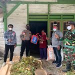 Bagikan Sembako dan Kibarkan Merah Putih, Mahasiswa dan Polres Bojonegoro Komitmen jaga NKRI