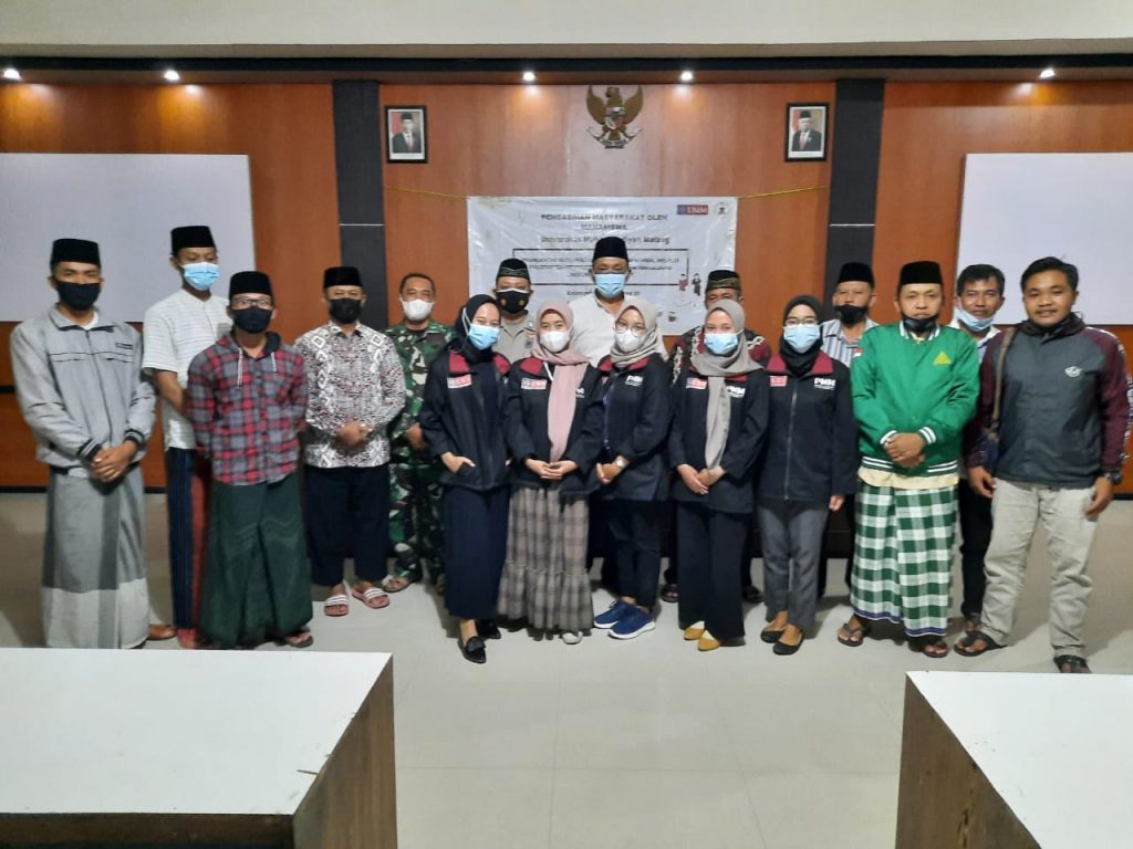 Lakukan PMM, Mahasiswa UMM Hadirkan Sejumlah Program Unggulan Mahasiswa PMM UMM bersama perangkat desa usai menggelar pembukaan PMM