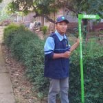 Permudah Akses, Mahasiswa KKN UIN Walisongo Pasang Papan Penunjuk Jalan