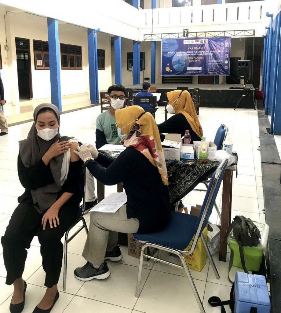 BEM UBHI dan PMT Jatim Bersinergi dengan Polres Tulungagung Selenggarakan Vaksinasi Kegiatan Vaksinansi yang diselenggarakan oleh BEM UBHI dan PMT Jatim di Kabupaten Tulungagung